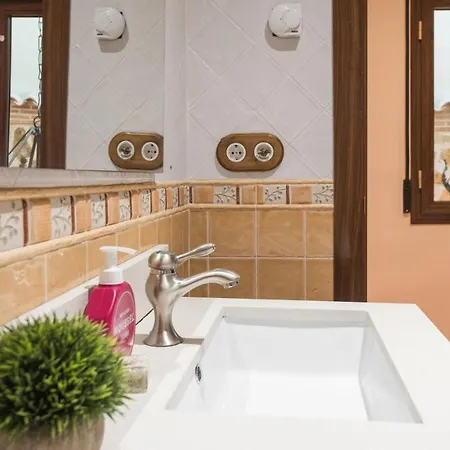 Caserío De Aljibillos 5 Hab 8 Camas 4 Baños *